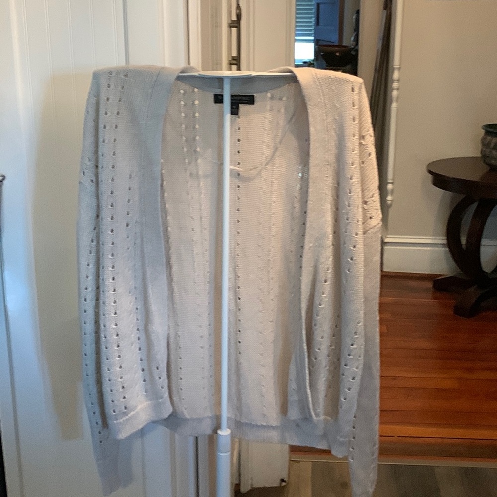 Banana Republic Italian linen open cardigan. Never worn. new condition. 130 r/t